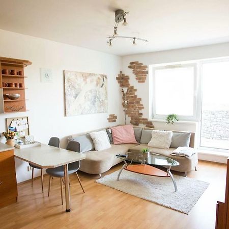 Cozy Apartment Btw Centre And Airport - Private Host - No Invoice Братислава Екстериор снимка