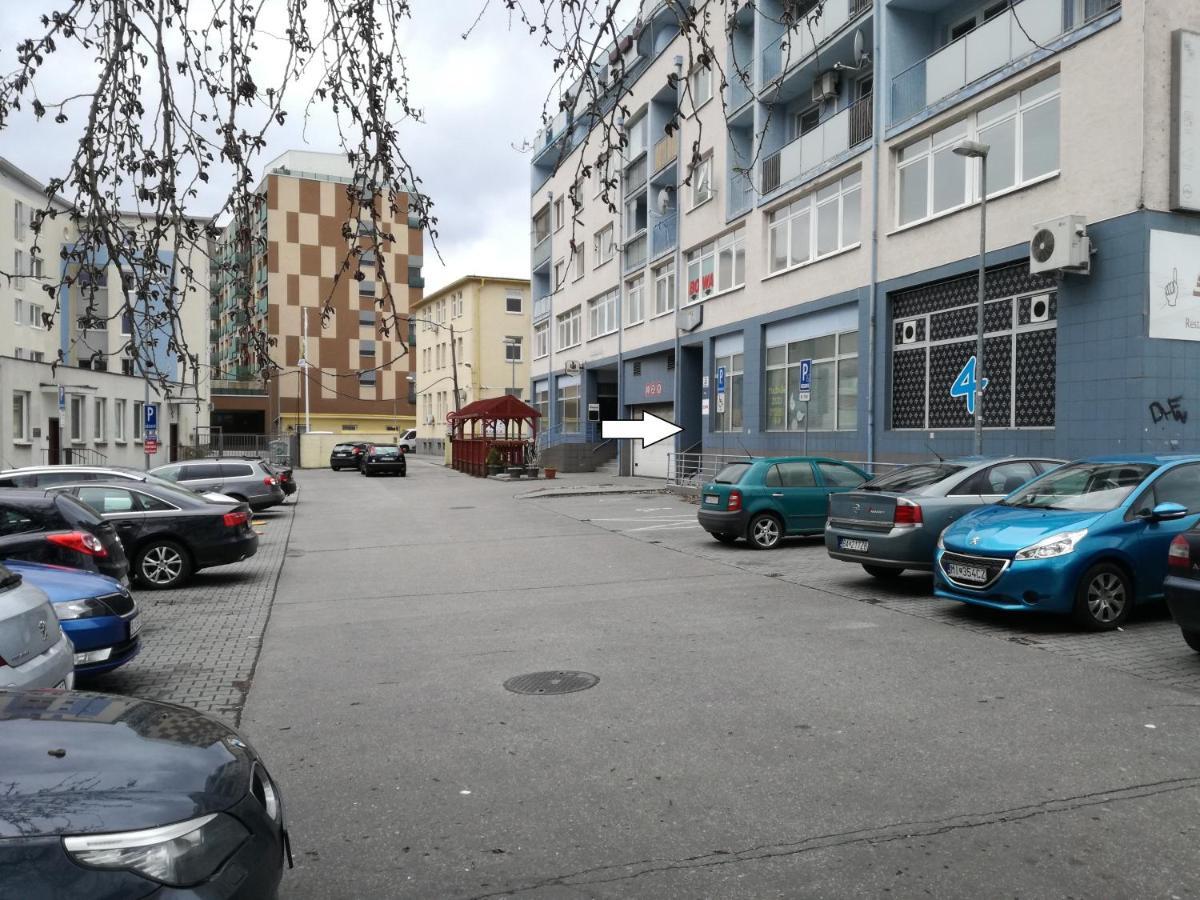 Cozy Apartment Btw Centre And Airport - Private Host - No Invoice Братислава Екстериор снимка