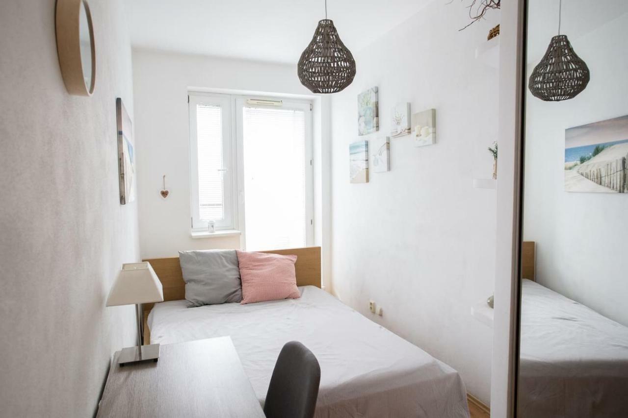 Cozy Apartment Btw Centre And Airport - Private Host - No Invoice Братислава Екстериор снимка
